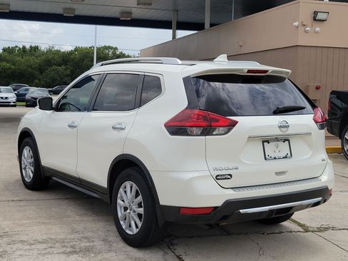 Used 2018 Nissan Rogue SV FWD image 3