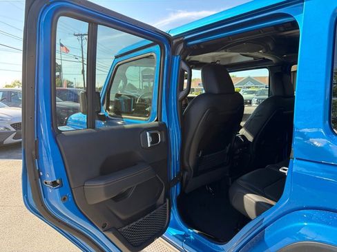 Used 2025 Jeep Wrangler Unlimited Sahara w/ Safety Group AWD/4WD image 29