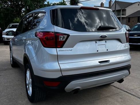 Used 2019 Ford Escape SE FWD image 9