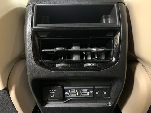 Used 2024 Jeep Grand Cherokee Limited AWD/4WD image 21