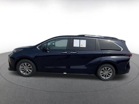 Used 2024 Toyota Sienna XLE image 9