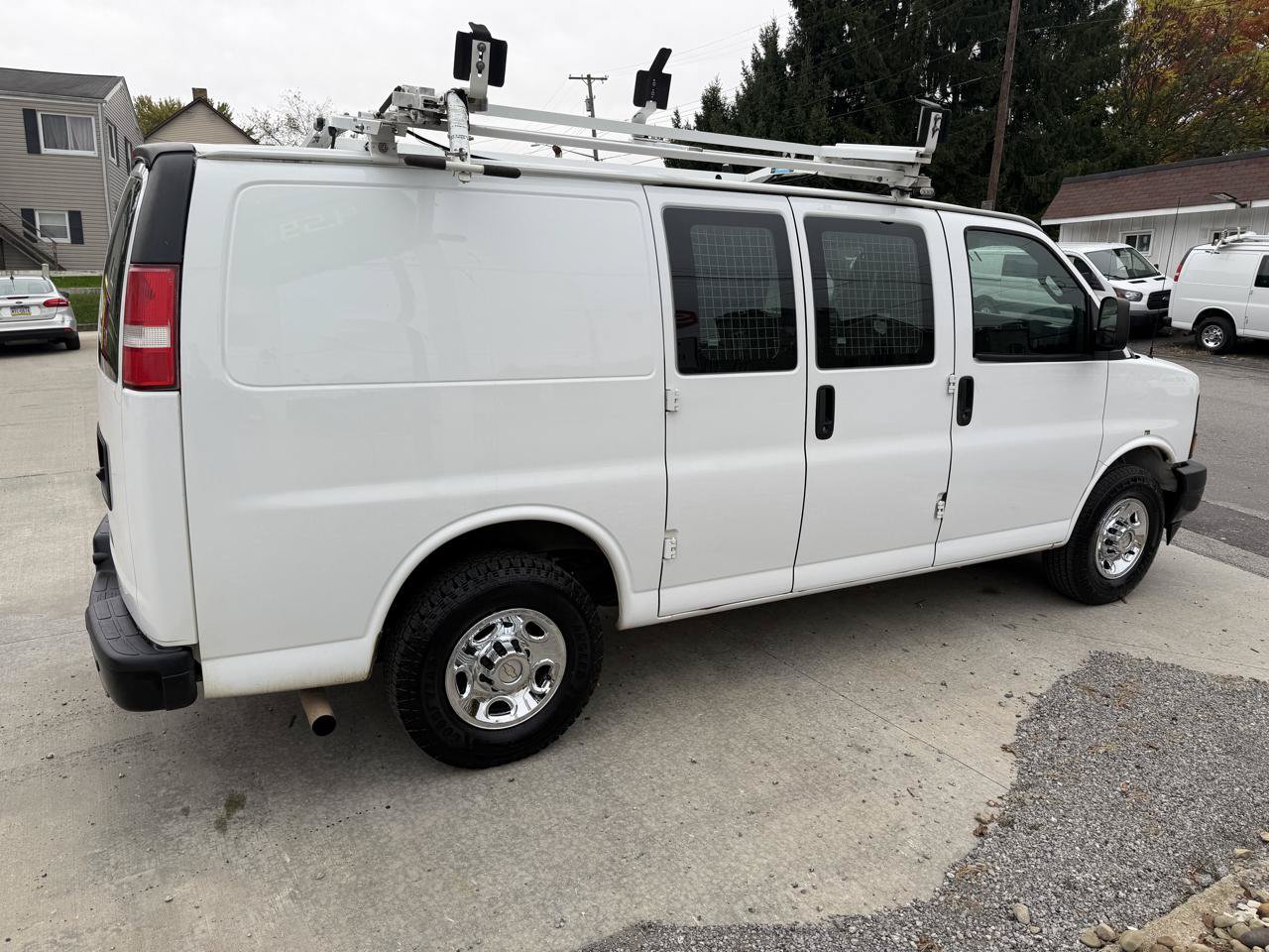 Used 2017 Chevrolet Express 2500 RWD image 6