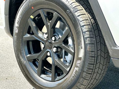 New 2026 Jeep Grand Cherokee Altitude AWD/4WD image 11