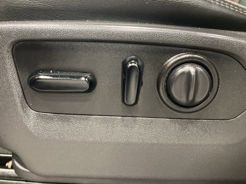 Used 2019 Chevrolet Silverado 1500 High Country image 11