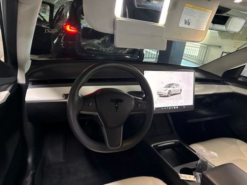 Used 2022 Tesla Model 3 Standard Range RWD image 6