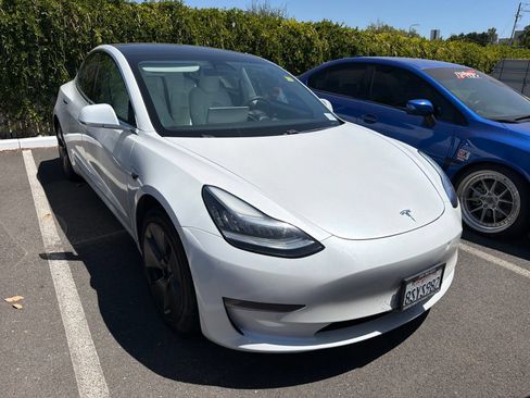 Used 2020 Tesla Model 3 Standard Range Plus RWD image 2