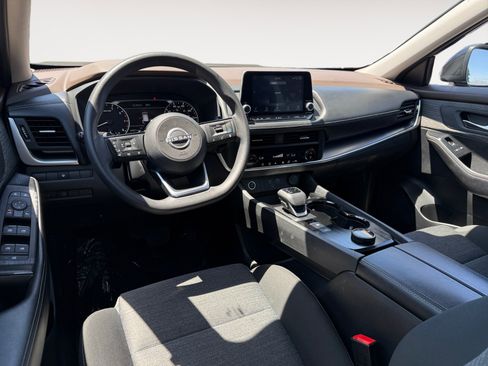 Used 2023 Nissan Rogue SV image 15