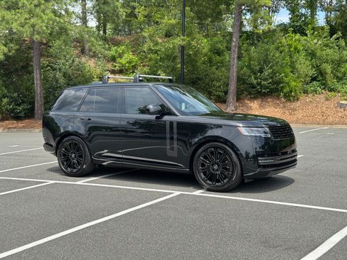 Used 2025 Land Rover Range Rover SE AWD/4WD image 15