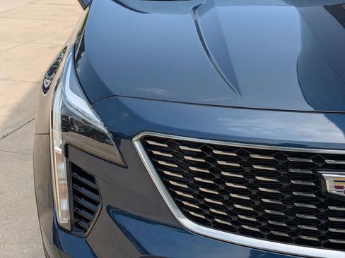 Used 2021 Cadillac XT4 Luxury w/ Cold Weather Package FWD image 12