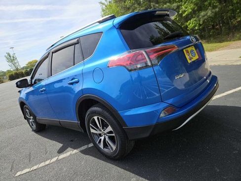 Used 2017 Toyota RAV4 XLE FWD image 3