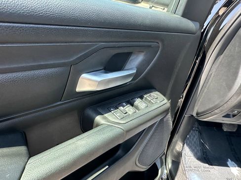 New 2026 RAM 1500 Express AWD/4WD image 19