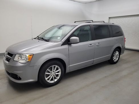 Used 2020 Dodge Grand Caravan SXT FWD image 2