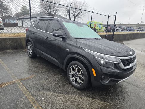 Used 2023 Kia Seltos EX image 6