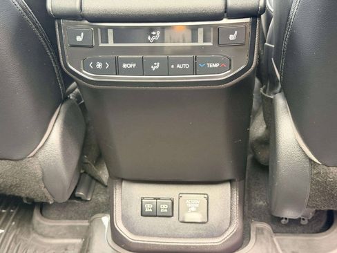 Used 2021 Toyota Highlander Platinum AWD/4WD image 35