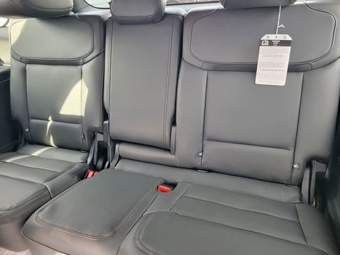 New 2025 Ford Expedition Active image 9