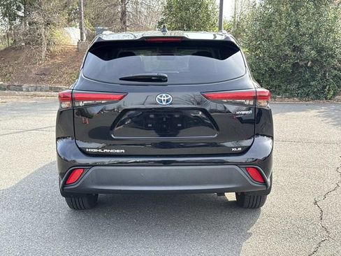 Used 2022 Toyota Highlander XLE image 3