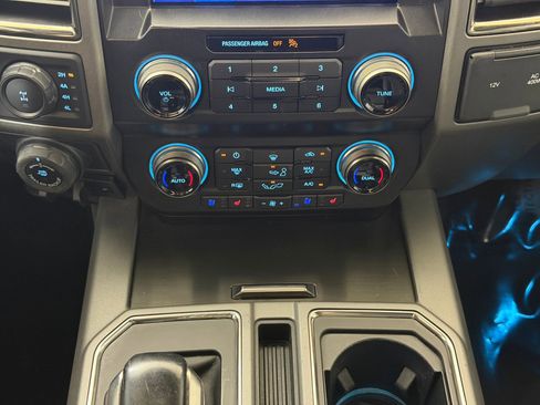 Used 2019 Ford F150 Raptor w/ Equipment Group 802A Luxury AWD/4WD image 19