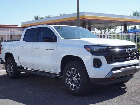 Used 2026 Chevrolet Colorado Z71 AWD/4WD image 3