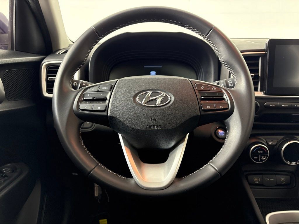Used 2024 Hyundai Venue SEL FWD image 21
