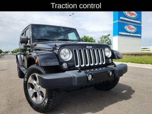 Used 2018 Jeep Wrangler Unlimited Sahara AWD/4WD image 13