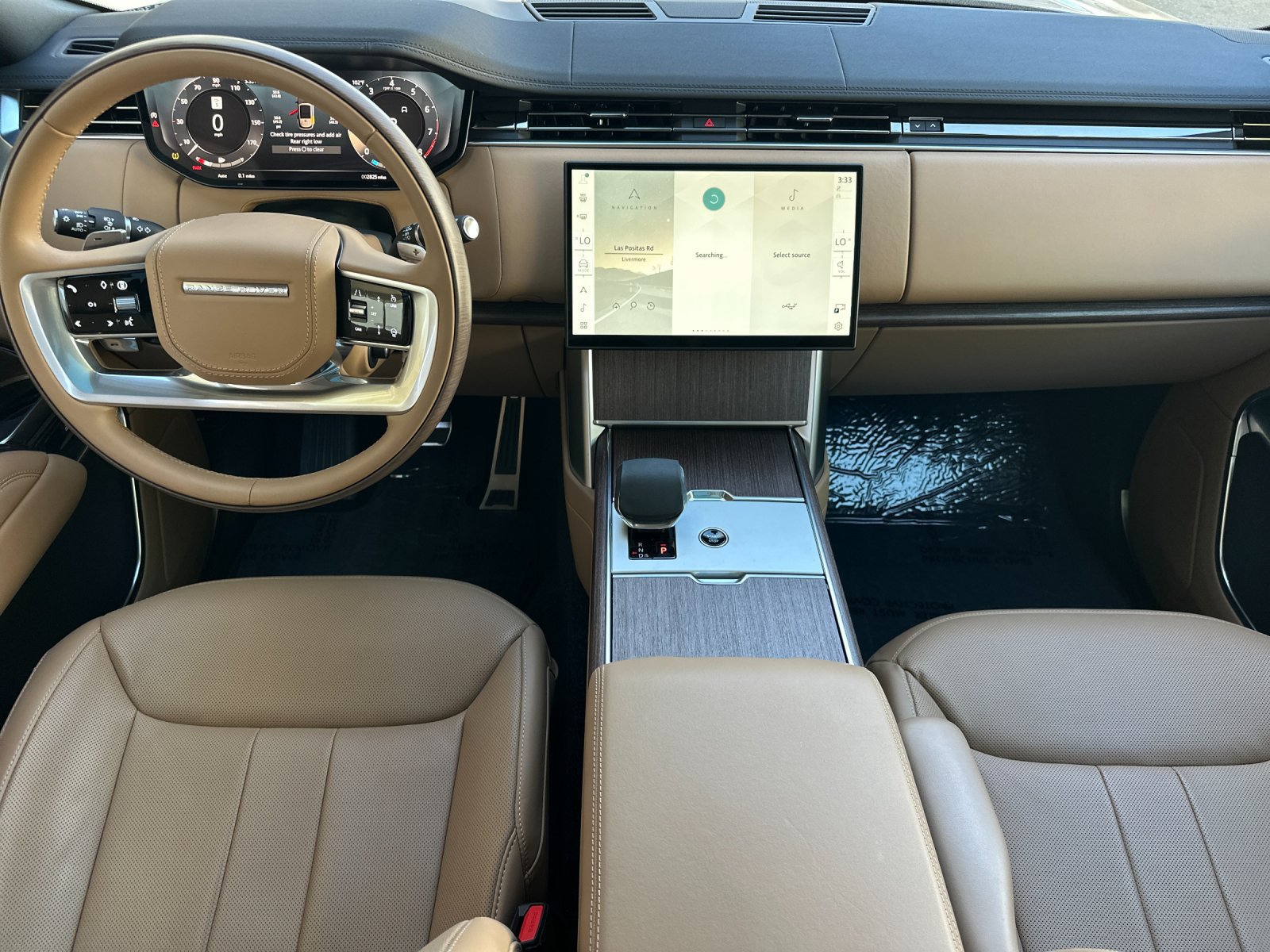 New 2026 Land Rover Range Rover Long Wheelbase SE AWD/4WD image 13