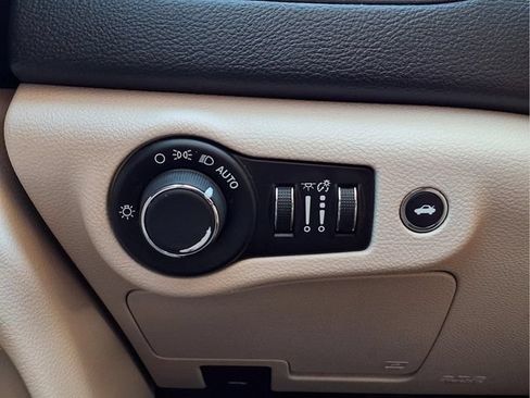 Used 2015 Chrysler 200 LX FWD image 12