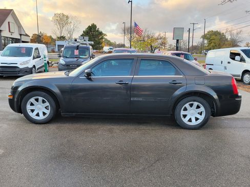 Used 2005 Chrysler 300 Touring image 7