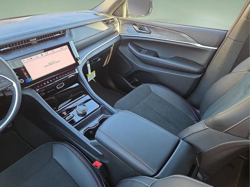 New 2026 Jeep Grand Cherokee Altitude image 11