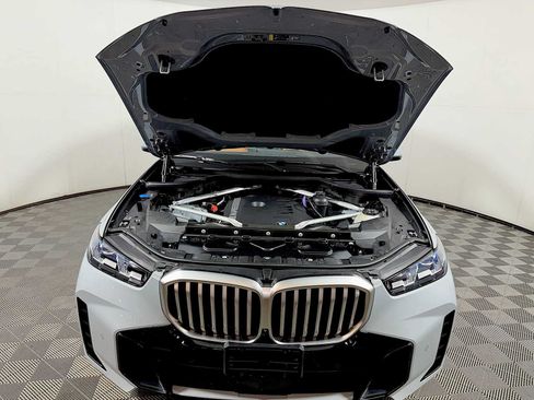 Used 2024 BMW X5 xDrive40i w/ M Sport Package AWD/4WD image 31