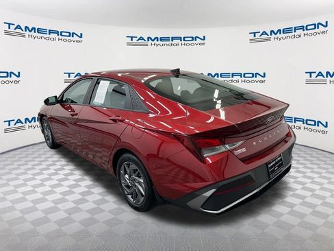 Used 2024 Hyundai Elantra SEL FWD image 3