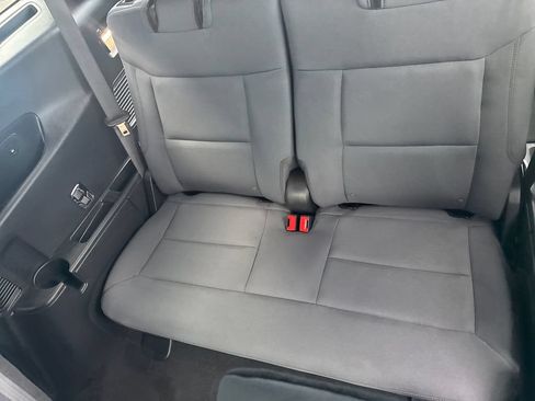 Used 2025 Ford Explorer Active AWD/4WD image 29
