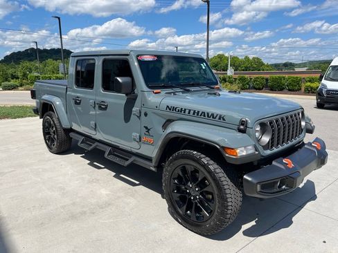 Used 2025 Jeep Gladiator Mojave AWD/4WD image 29