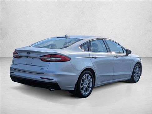 Used 2019 Ford Fusion SE image 5