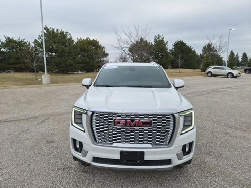 Used 2022 GMC Yukon Denali w/ Denali Premium Package image 2