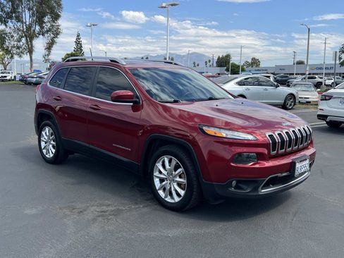 Used 2017 Jeep Cherokee Limited w/ Luxury Group image 28