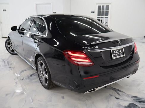 Used 2017 Mercedes-Benz E 300 4MATIC image 5