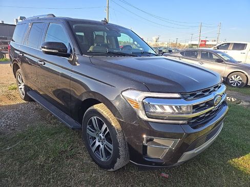 Used 2024 Ford Expedition Limited image 4