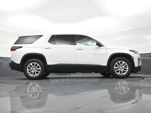 Used 2022 Chevrolet Traverse LS FWD image 28
