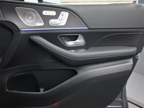 New 2026 Mercedes-Benz GLS 450 4MATIC image 32
