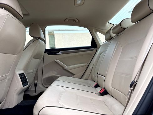 Used 2018 Volkswagen Passat 2.0T SE image 13