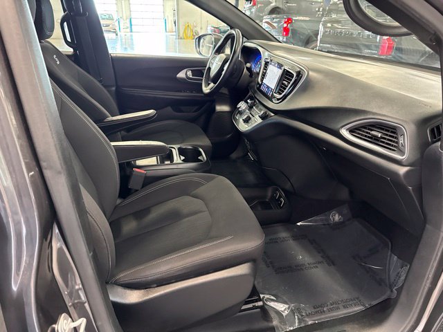Used 2018 Chrysler Pacifica Touring Plus w/ S Appearance Package FWD image 18