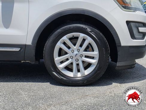 Used 2017 Ford Explorer XLT w/ Equipment Group 202A FWD image 11