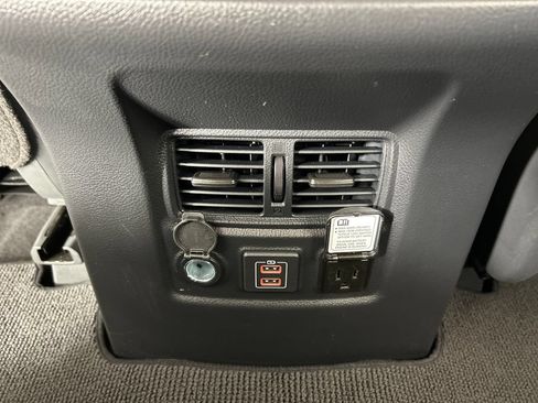 Used 2024 Nissan Titan SV w/ SV Convenience Package AWD/4WD image 19