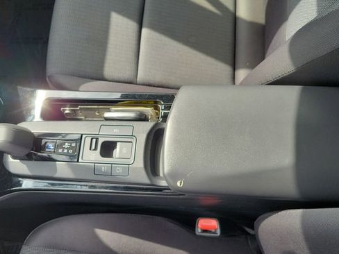 Used 2024 Toyota Prius LE image 18