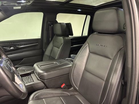 Used 2023 GMC Yukon XL Denali w/ Denali Reserve Package image 26