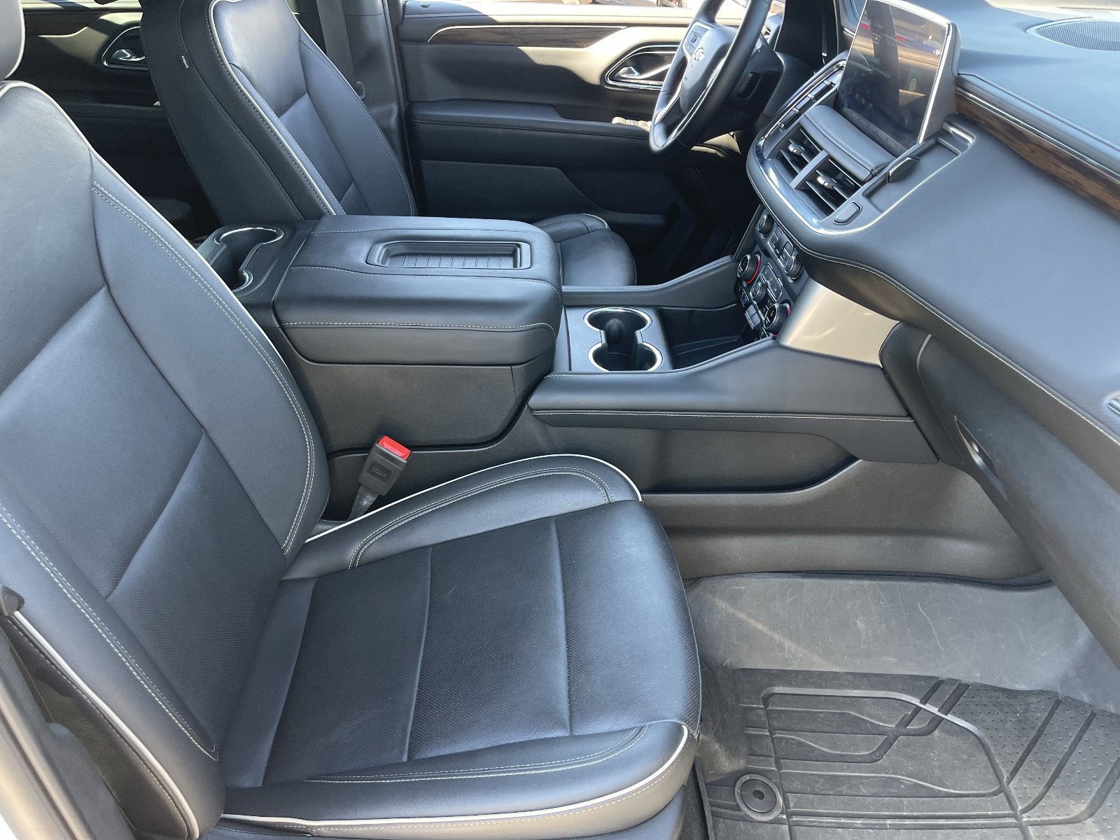 Used 2024 Chevrolet Tahoe Premier w/ Premium Package AWD/4WD image 13