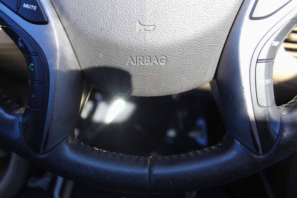 Used 2013 Hyundai Elantra Limited FWD image 14