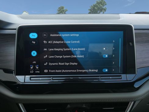 Used 2024 Volkswagen Atlas SEL Premium R-Line image 17