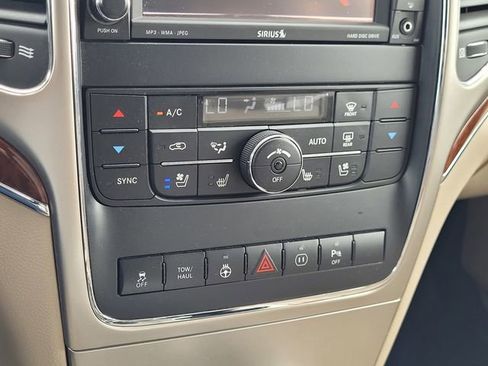 Used 2011 Jeep Grand Cherokee Limited w/ Luxury Group II AWD/4WD image 11