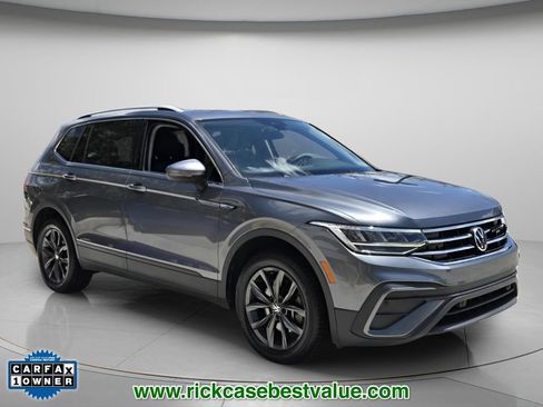 Used 2022 Volkswagen Tiguan SE w/ Panoramic Sunroof Package FWD image 9